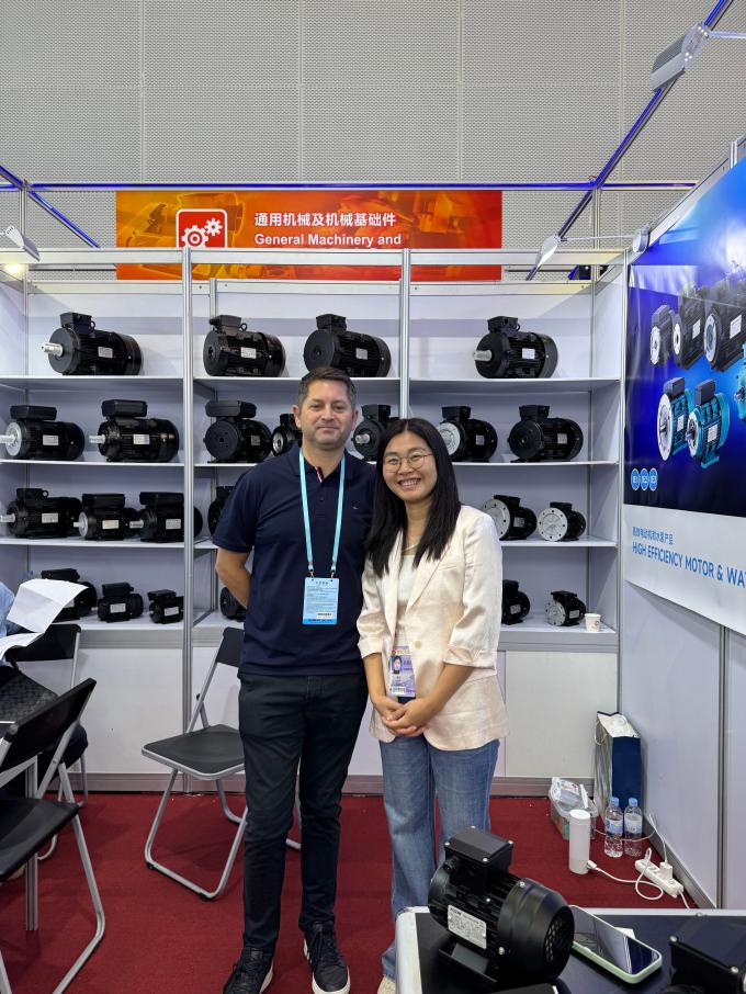 موتور ضد آب 220 ولت ولتاژ متناوب 60 هرتز B35 اندازه فلنج 0.09HP / 0.06KW برای ماشین قهوه تجاری 15